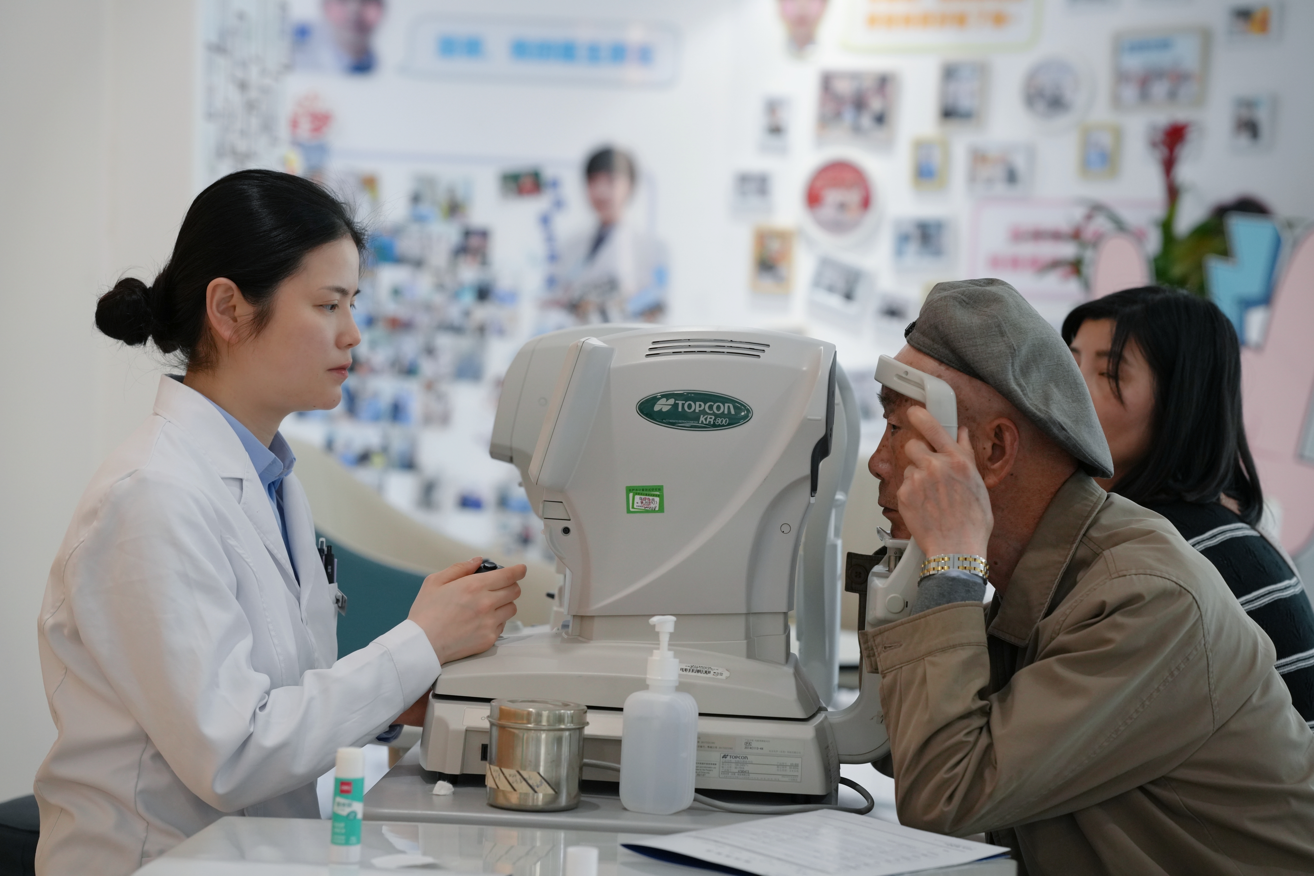 合肥慧视眼科医院开展礼敬身边模范关爱眼健康公益活动(图2)